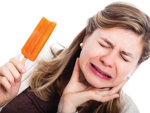Descrizione delle complicanze derivanti dal mangiare dopo l'estrazione del dente