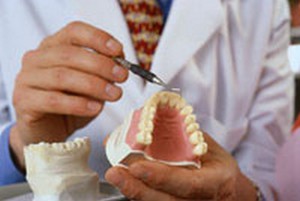 Il dentista sarà in grado di aiutarti a scegliere il miglior strumento per la protesi.
